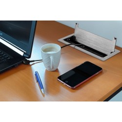 Tischsteckdose silber mit 3 Steckdosen und 2 USB-Anschlüssen