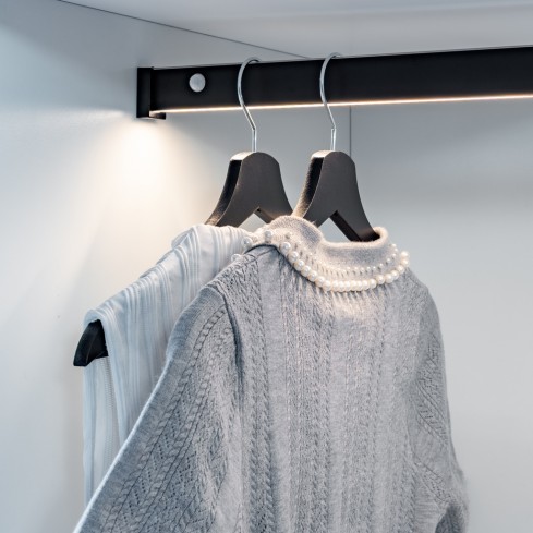 Kleiderstange schwarz Aluminium oval, Länge 90 - 120 - 150 - 200 cm Kleiderstange schwarz Aluminium oval, Länge 90 - 120 - 150 - 200 cm