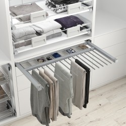 Hosenhalter de luxe ausziehbar mit Zubehörfach silber, in der Breite verstellbar. Hosenhalter de luxe ausziehbar mit Zubehörfach silber, in der Breite verstellbar.